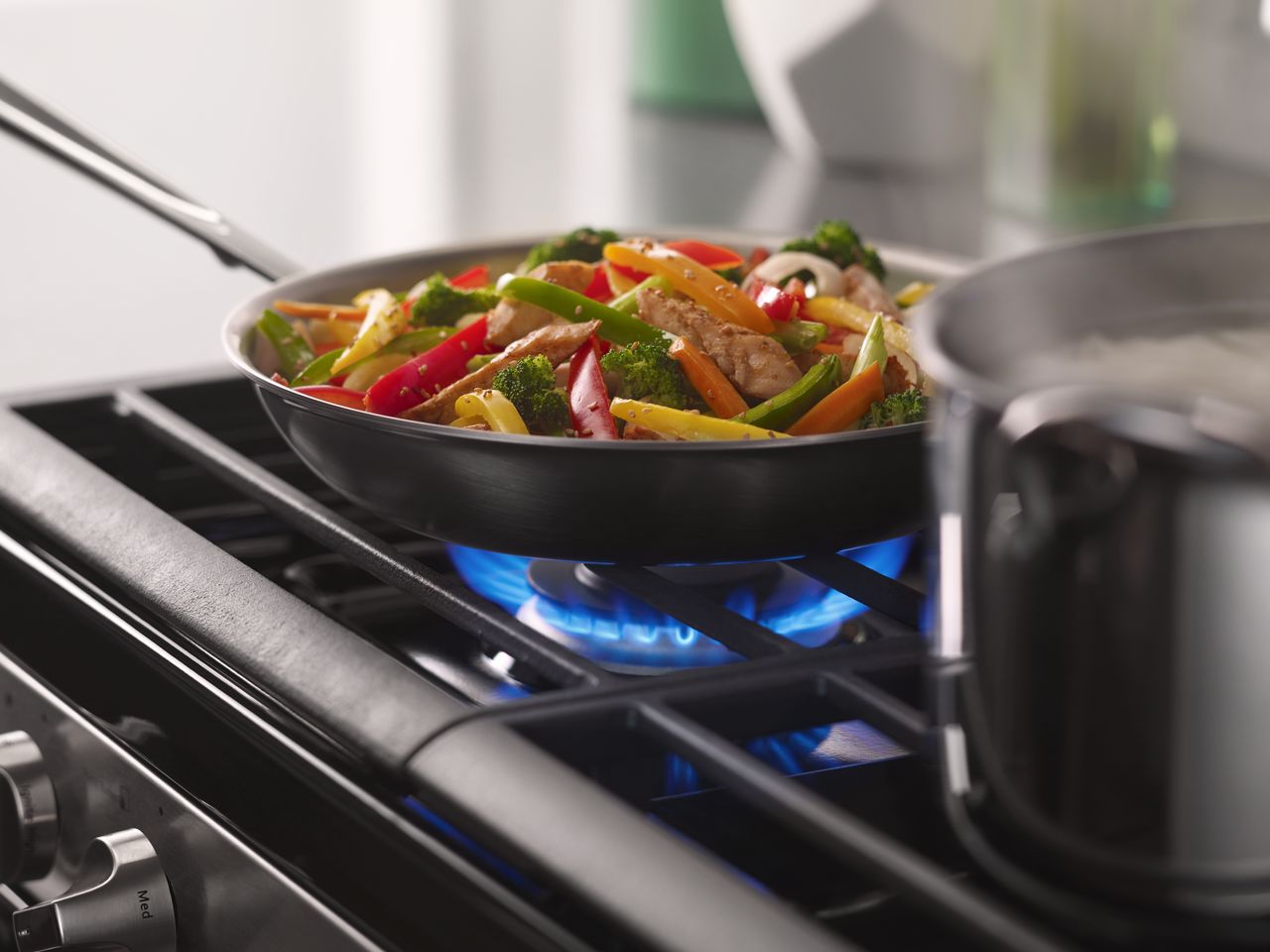 How to Stir-Fry On an Electric Stove