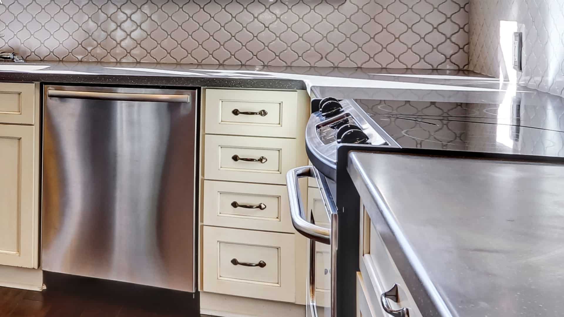 How to Fix a GE Ice Maker Not Working (Quick Fixes) - Flamingo